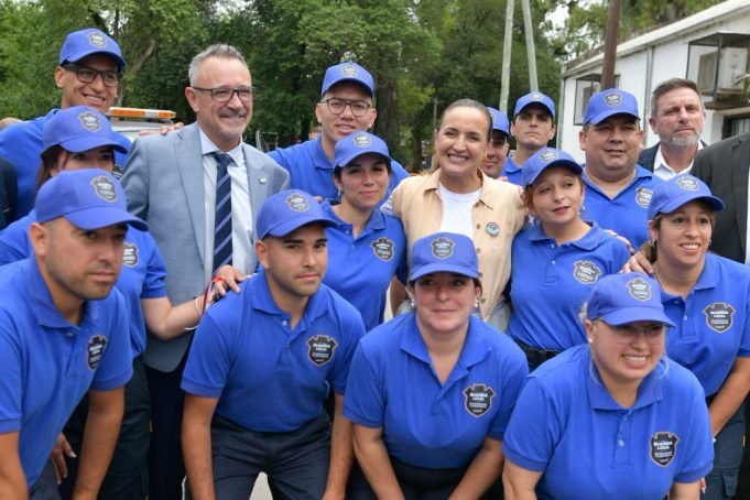 Prunotto presidió la entrega de móviles de seguridad en Malvinas Argentinas, Salsipuedes y Agua de Oro.
