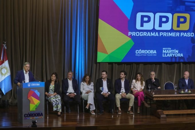 Llaryora lanzó una nueva edición del Programa Primer Paso.