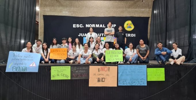 ¡Biología no se cierra! Docentes y Alumnos del profesorado se concentrarán en Plaza Sarmiento.