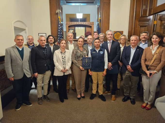 La delegación cordobesa en EEUU fue recibida por el secretario de Estado de Indiana