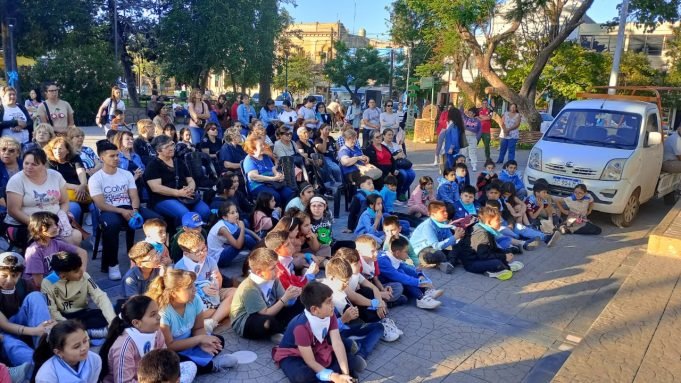 Deán Funes: Niños de la Catequesis Familiar dieron inicio al mes de la Virgen María.