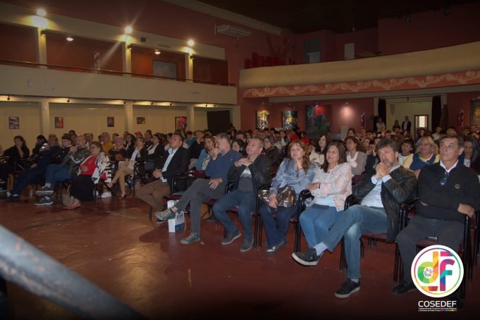 Presentación de la Fundación Pedagógica del Cooperativismo y Mutualismo Suramericana, responsable de crear la Universidad Cooperativa y Mutual Argentina.