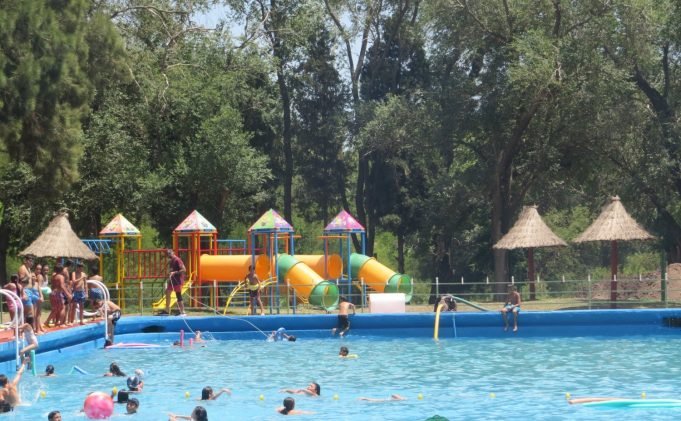 veranÓN 2025: Este finde queda habilitada la pileta del balneario Luis Sivilotti.