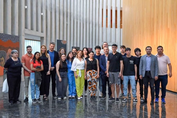 La vicegobernadora Prunotto recibió a beneficiarios de las becas “Rosa Clotilde Sabattini” para universitarios y estudiantes terciarios.