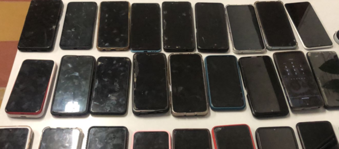 Jesús María: Detuvieron a una mujer con 27 celulares en su auto.