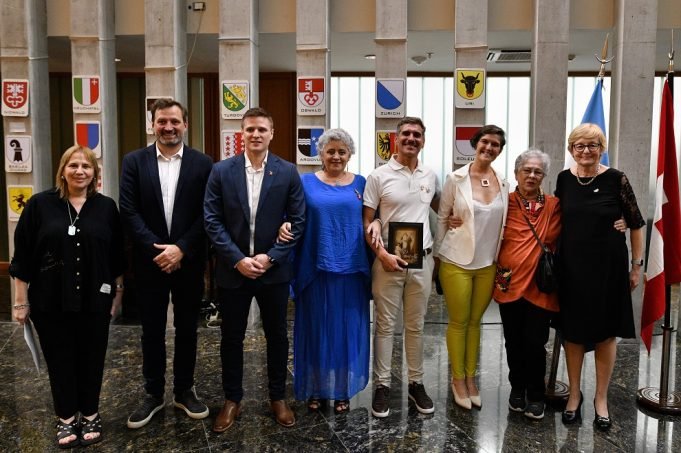 Inauguró la muestra “Raíces Suizas en tierras Cordobesas” en la Legislatura.