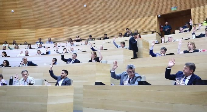 La Legislatura aprobó el Presupuesto de la Administración Pública Provincial 2025.