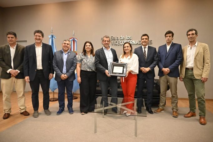 Reconocen al Sanatorio Allende por acreditar estándares internacionales en calidad de atención.