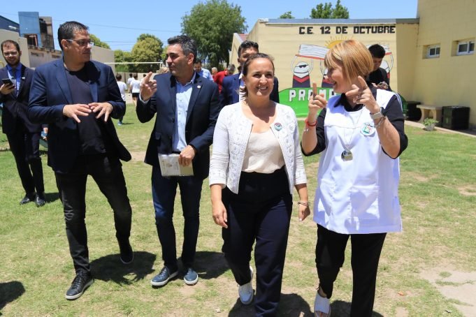 La Vicegobernadora Myrian Prunotto inauguró un taller de usos múltiples en Etruria.