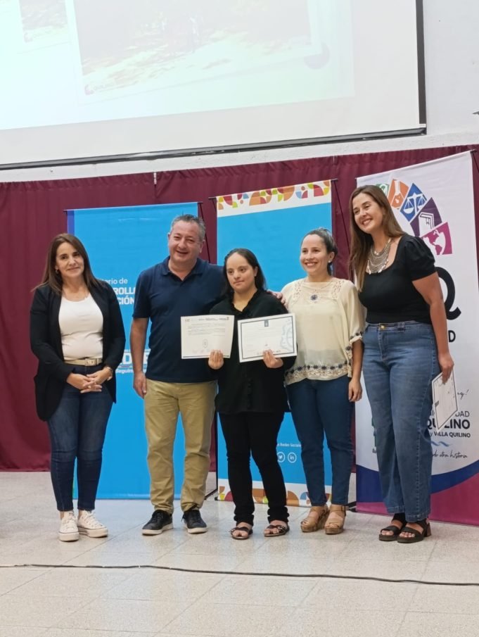 Entrega de Certificados de Cursos del CEDER.