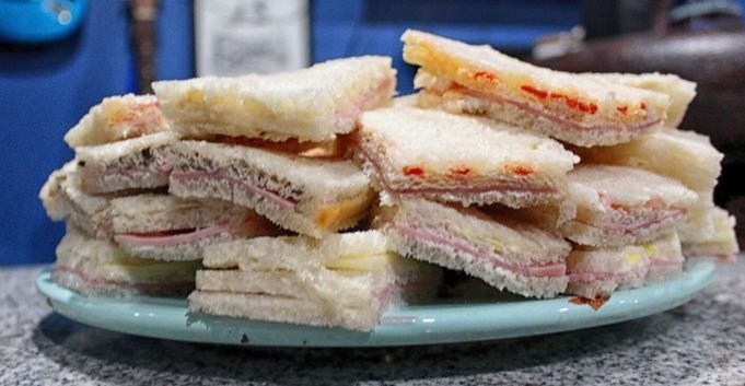 Villa Allende: clausuraron una sandwichería por intoxicación masiva.
