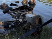 Rescate histórico: extraen del dique Los Molinos una avioneta que cayó hace 17 años.