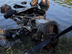 Rescate histórico: extraen del dique Los Molinos una avioneta que cayó hace 17 años.