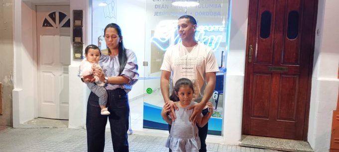 Transporte “Vicky” inauguró su local comercial en el centro de Deán Funes.