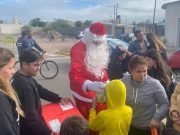 Víspera de Navidad: Comienza el recorrido de Papá Noel por los Barrios de la Ciudad.