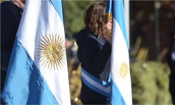 Jesús María: no eligieron a su hija como abanderada y denunció a la escuela.