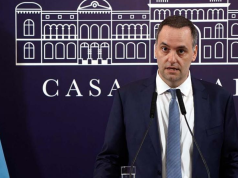 Proponen cobrar aranceles en salud y educación universitaria a extranjeros no residentes en el país.