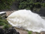 El embalse San Roque alcanzó su nivel máximo y mostró la “cola de novia”.