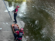 Rescataron a un hombre que cayó al cauce de la Cañada