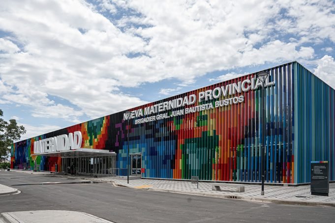 Valentina es la primera bebé nacida en 2025 en el sistema público provincial.