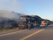 Un colectivo de COATA se incendió en las Altas Cumbres.