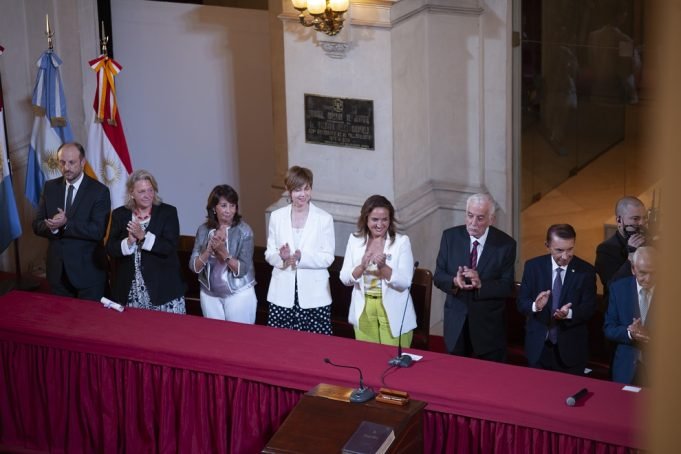 Junto a miembros del TSJ, Myrian Prunotto presidió el acto de juramento de la nueva vocal Jéssica Valentini.