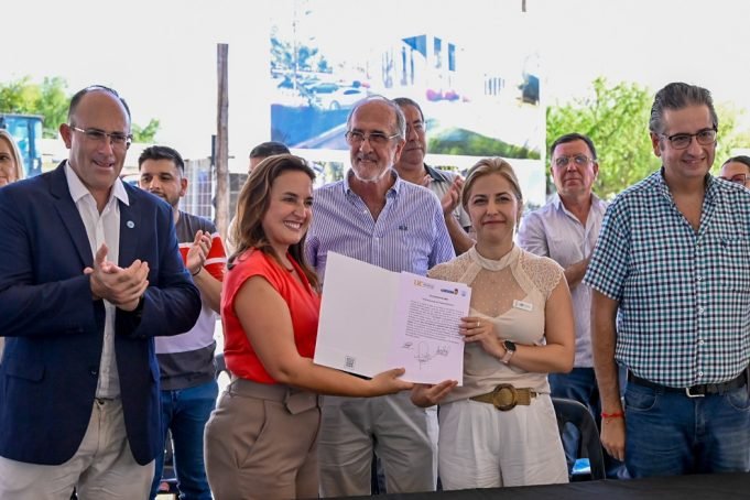 Myrian Prunotto presidió el acto de inicio de obra de la sede de la Universidad Provincial en Villa Dolores.