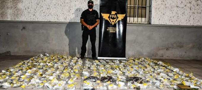 Cosquín Rock 2025: FPA detuvo a cuatro personas y realizó 424 procedimientos positivos de cocaína, marihuana, MDMA, LSD Y psicofármacos.