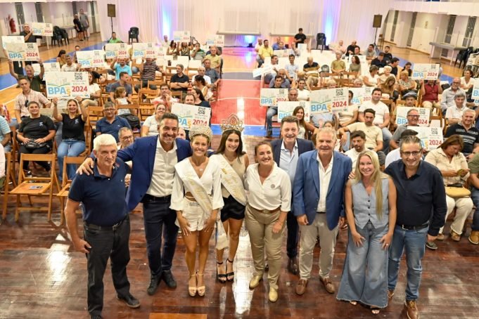 Myrian Prunotto presidió en Leones el acto de entrega de aportes a las Buenas Prácticas Agropecuaria.