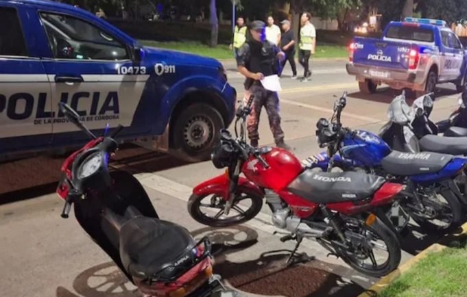 Controles preventivos con secuestro de motocicletas en Deán Funes