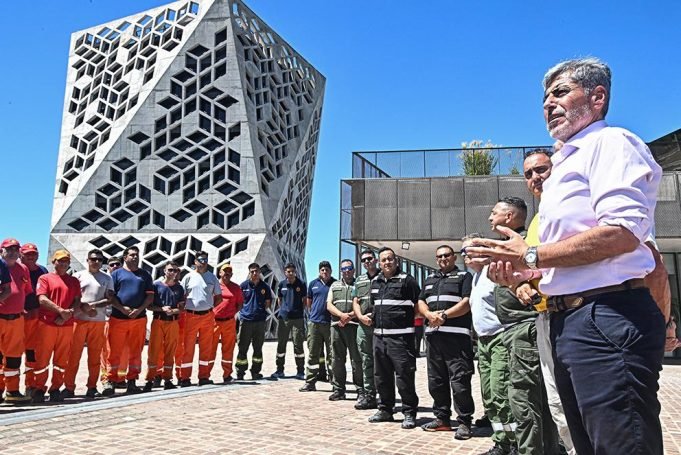 La Provincia suma más bomberos y equipamiento para combatir los incendios en el sur del país.