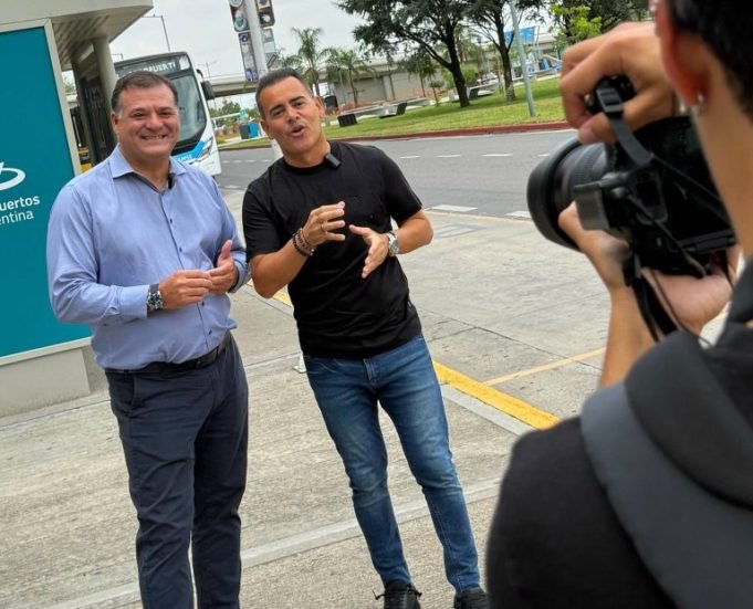 La Provincia garantiza servicio de transporte para el Cosquín Rock 2025 desde el Aeropuerto.