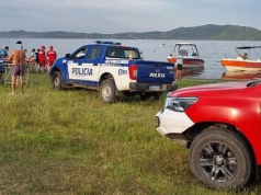 Tragedia en el lago Los Molinos: un hombre murió ahogado tras caer de un kayak.