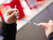 Dengue: Desde este lunes los afiliados al APROSS podrán adquirir la vacuna con el 30% de descuento.