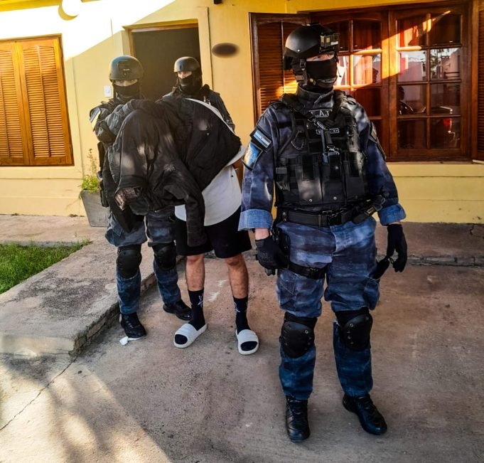 Deán Funes: FPA detuvo a un peluquero narco y secuestró estupefacientes en B° La Feria.