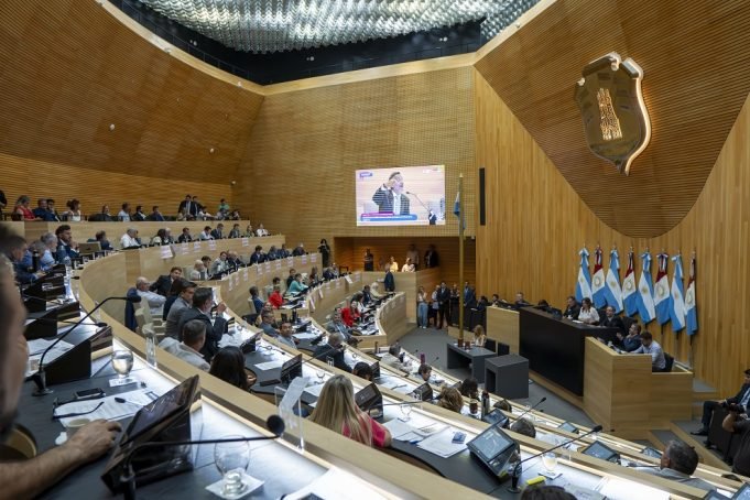 La Legislatura aprobó nuevas normativas sobre niñez y adolescencia.