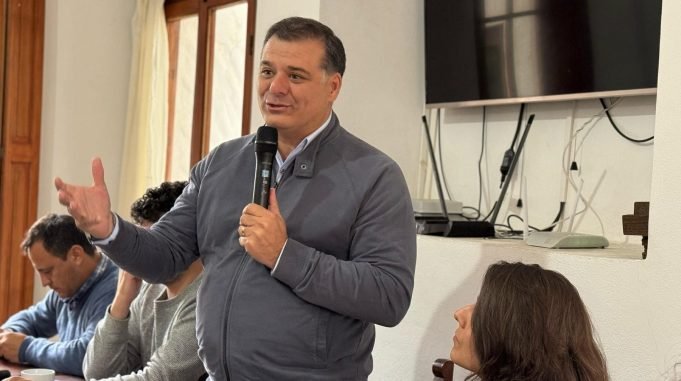Villa Tulumba impulsa la creación de una Cámara de Comercio para fortalecer el turismo y el comercio local.