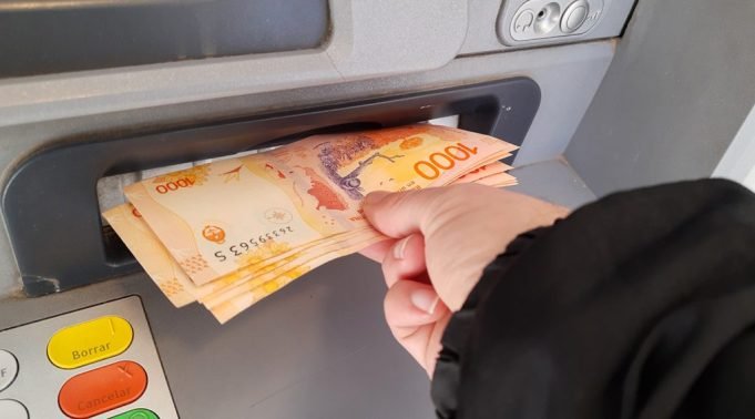 Este viernes comienza el pago para jubilados, pensionados y administración pública provincial.