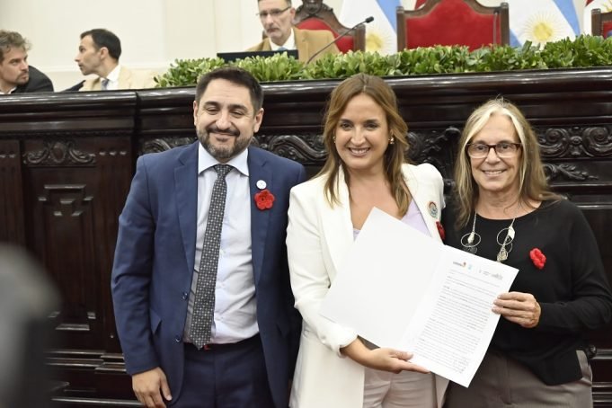 La Legislatura y la Provincia firmaron un convenio para la formación en Derechos Humanos