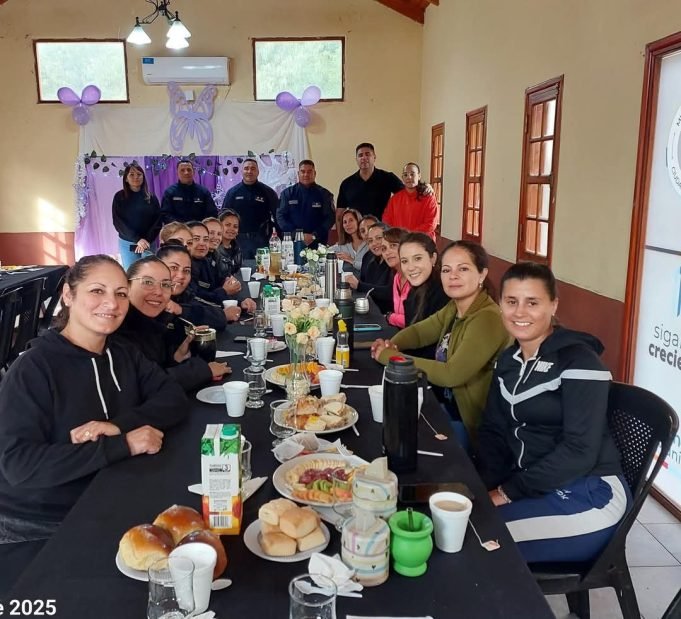 Homenaje a las Mujeres Policías en la Departamental Ischilín por el Día Internacional de la Mujer.