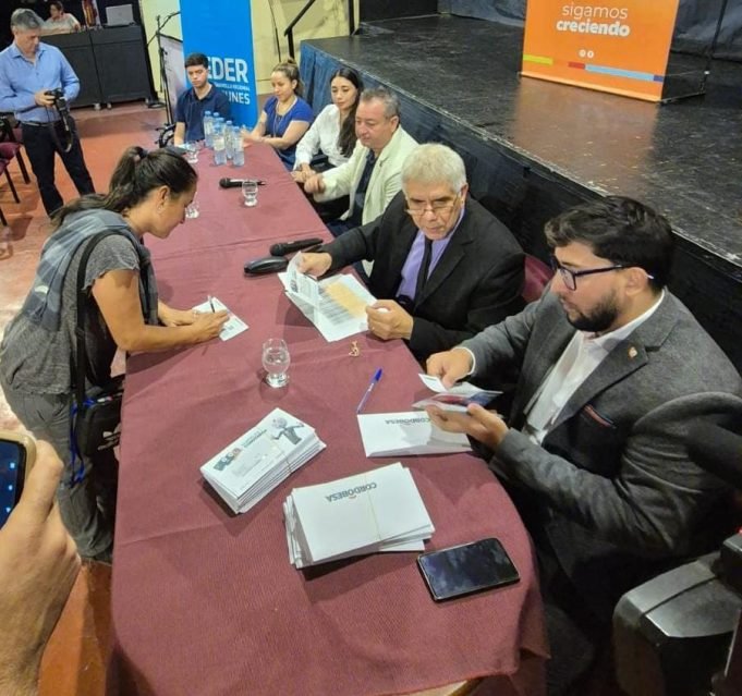 Prensa Raúl Figueroa: Entrega de Tarjeta Bancaria Programa PPP.