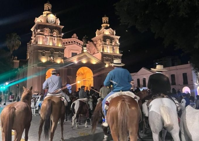 Ya está en marcha la tradicional Cabalgata Brocheriana.