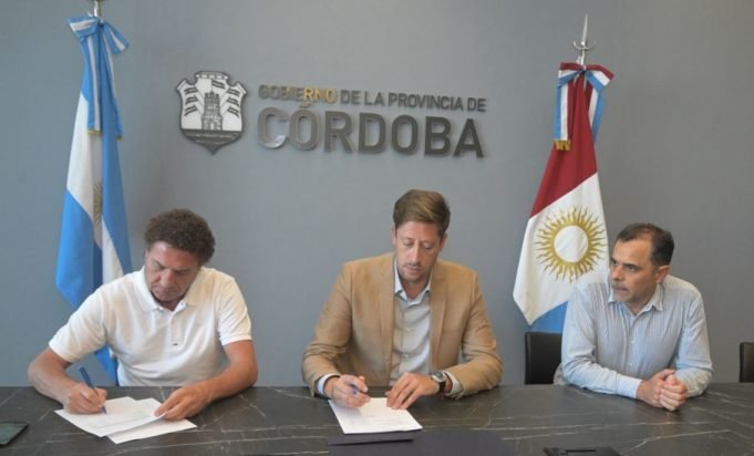 La Provincia firmó el acuerdo salarial con la UEPC.