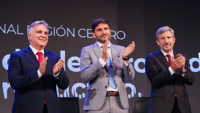 Con fuerte apoyo a los sectores productivos, Llaryora asumió la presidencia Pro tempore de la Región Centro.