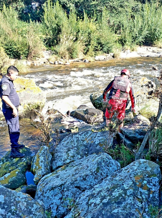 Hallaron a un hombre sin vida en el río San Antonio.