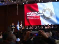 Acompañado por más de 400 intendentes y jefes comunales, Llaryora firmó el Fondo Federal Cordobés.