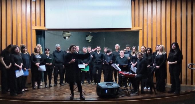 El Coro de la Legislatura busca voces en los registros de bajo y de soprano.