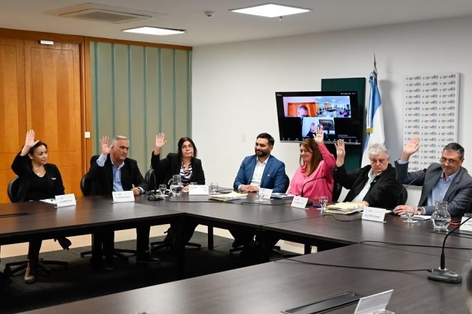 Aprueban la modificación del radio municipal y comunal de Río Ceballos y San Ignacio.