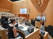 Estudiantes del Monserrat realizan un simulacro parlamentario en la Legislatura.