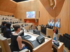 Estudiantes del Monserrat realizan un simulacro parlamentario en la Legislatura.